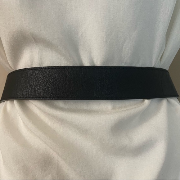 Black faux leather skinny belt - Picture 5 of 9